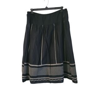 Elegant Black Skirt with Cream Accents Size 20W